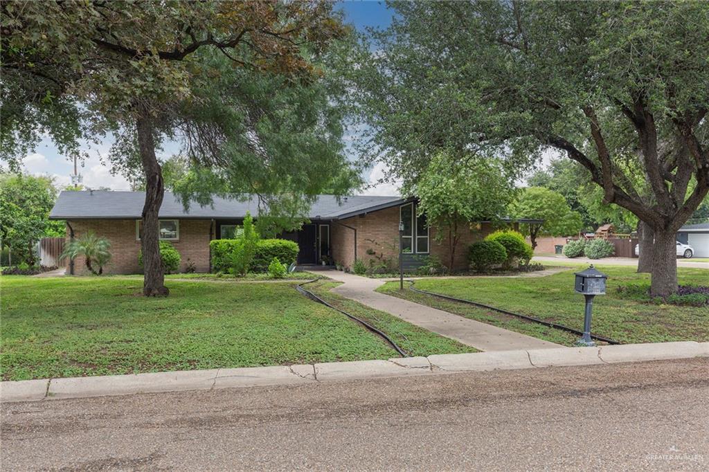 View of front of home featuring a front yard