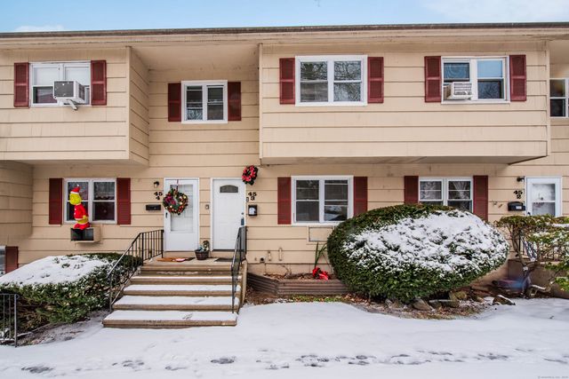 $205,000 | 45 Coach Circle, Unit 3 | Naugatuck