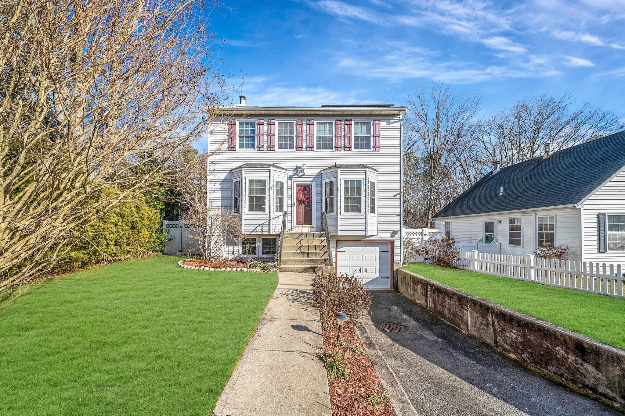 View of front of house with a front yard