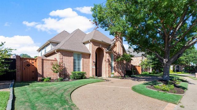 $1,190,000 | 5817 Deer Park Lane | Willow Bend