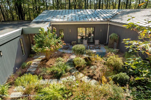 $1,850,000 | 10 Trout Creek Road | Rochester