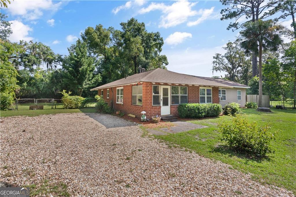 a view of a house with a yard