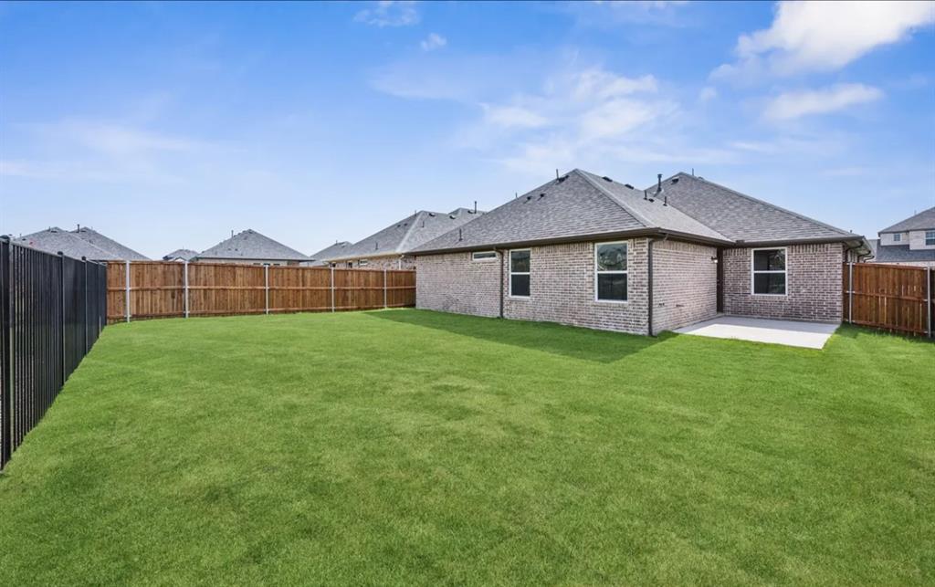 a view of a house with a big yard