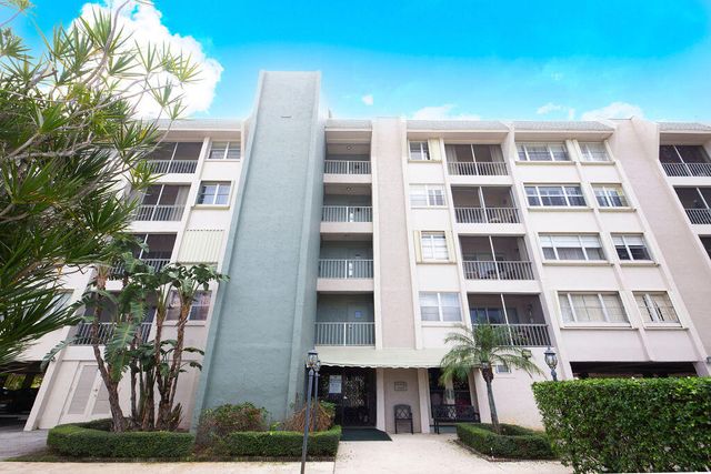 $225,000 | 505 Spencer Drive, Unit 211 | Palm Beach Lakes South