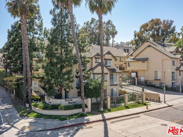 $760,000 | 4600 Don Lorenzo Drive, Unit 26 | Baldwin Hills