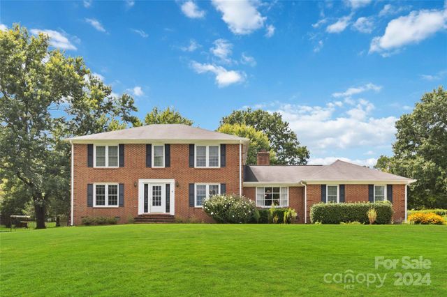 $540,000 | 5601 Lebanon Road | Farmwood