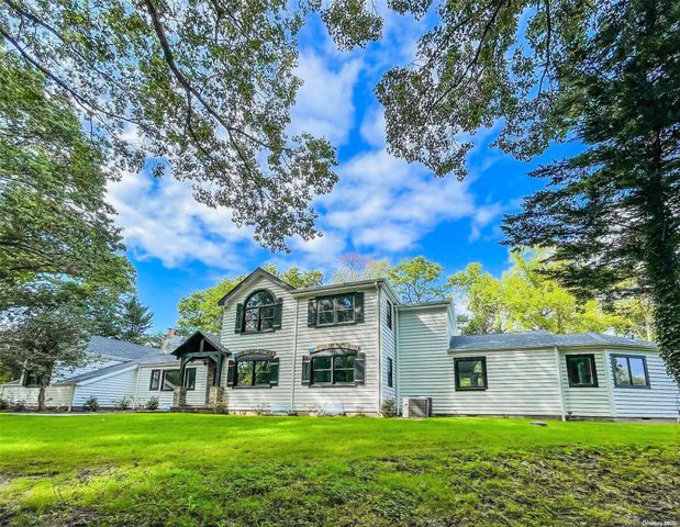 $1,790,000 | 7 Harbor Hill Drive | Lloyd Harbor