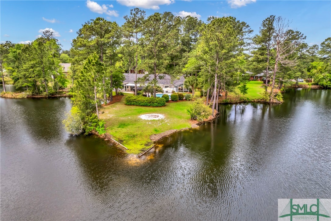 Lakefront living in Savannah's only fly-in communi