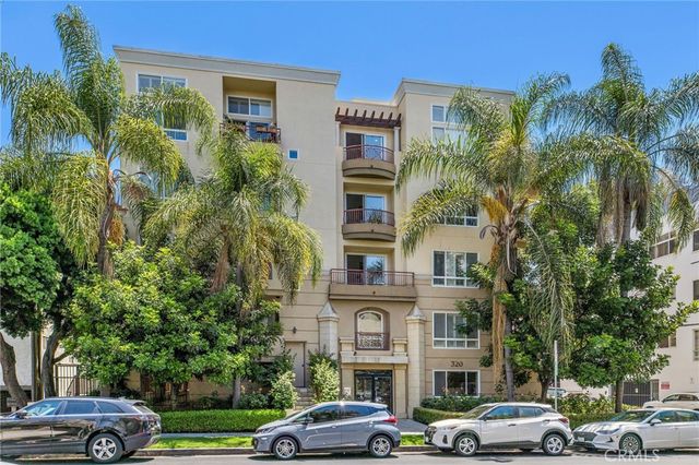 $3,995 | 320 South Willaman Drive, Unit 301 | Beverly Center-Miracle Mile