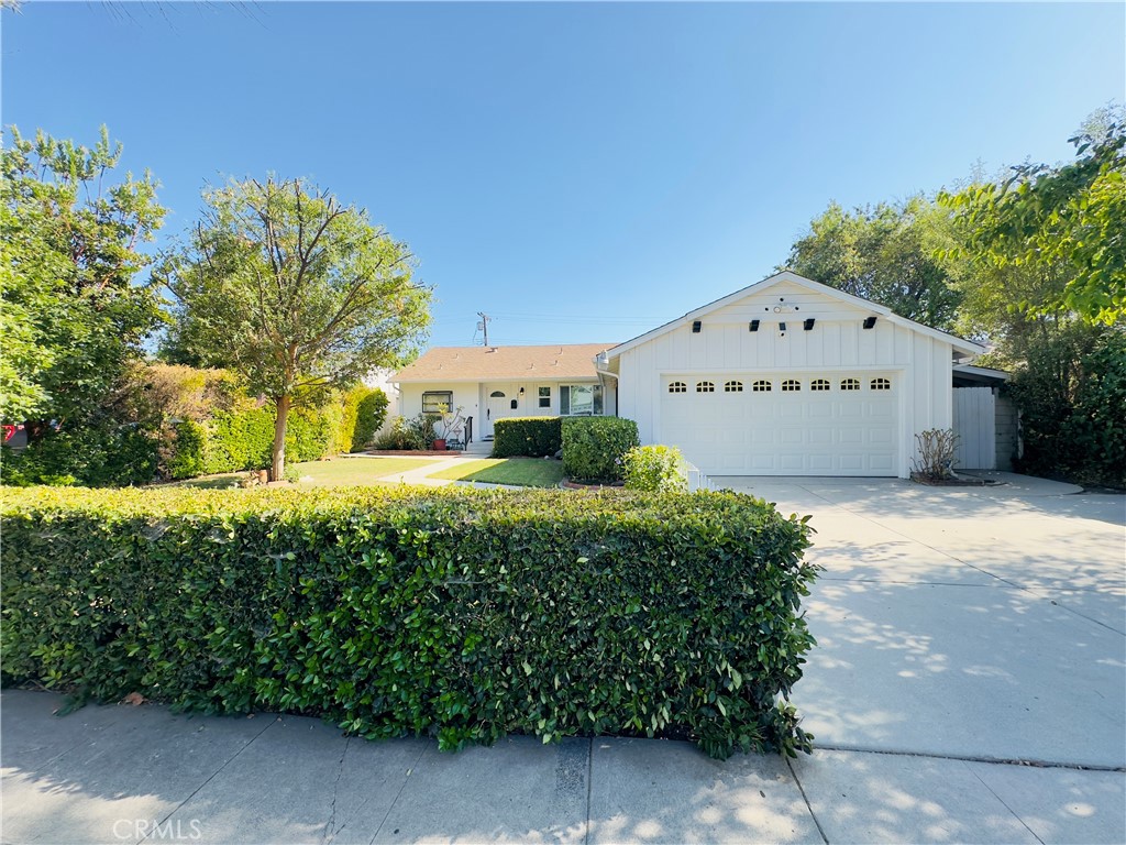 a view of a back yard of the house