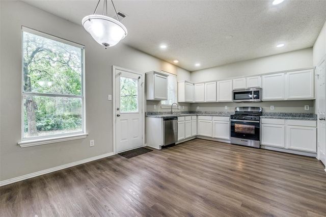 $359,000 | 927 Oakland Drive | Irving