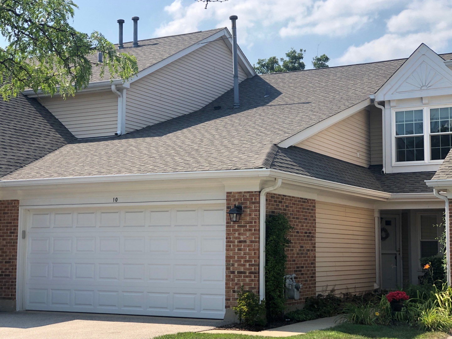 a view of small house with garage