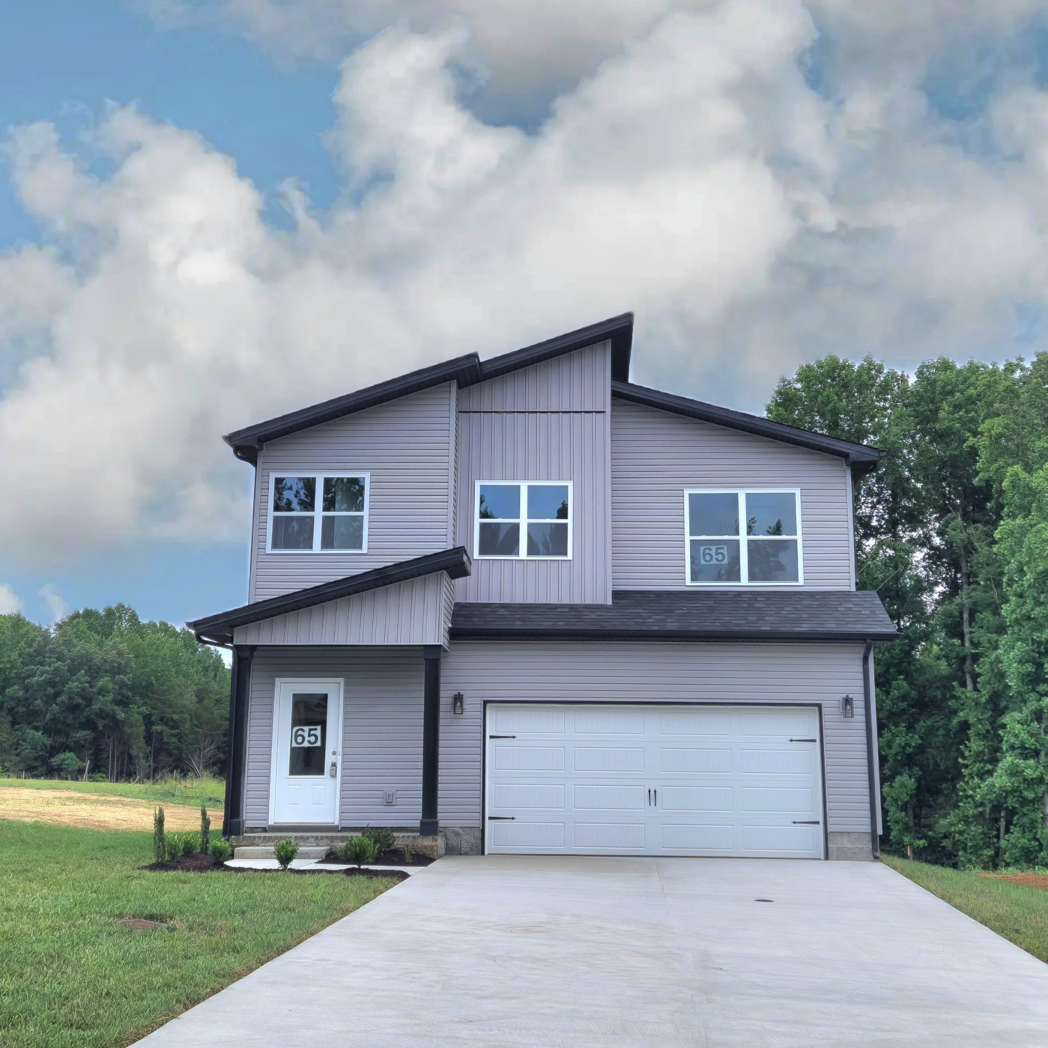 a view of a house with yard