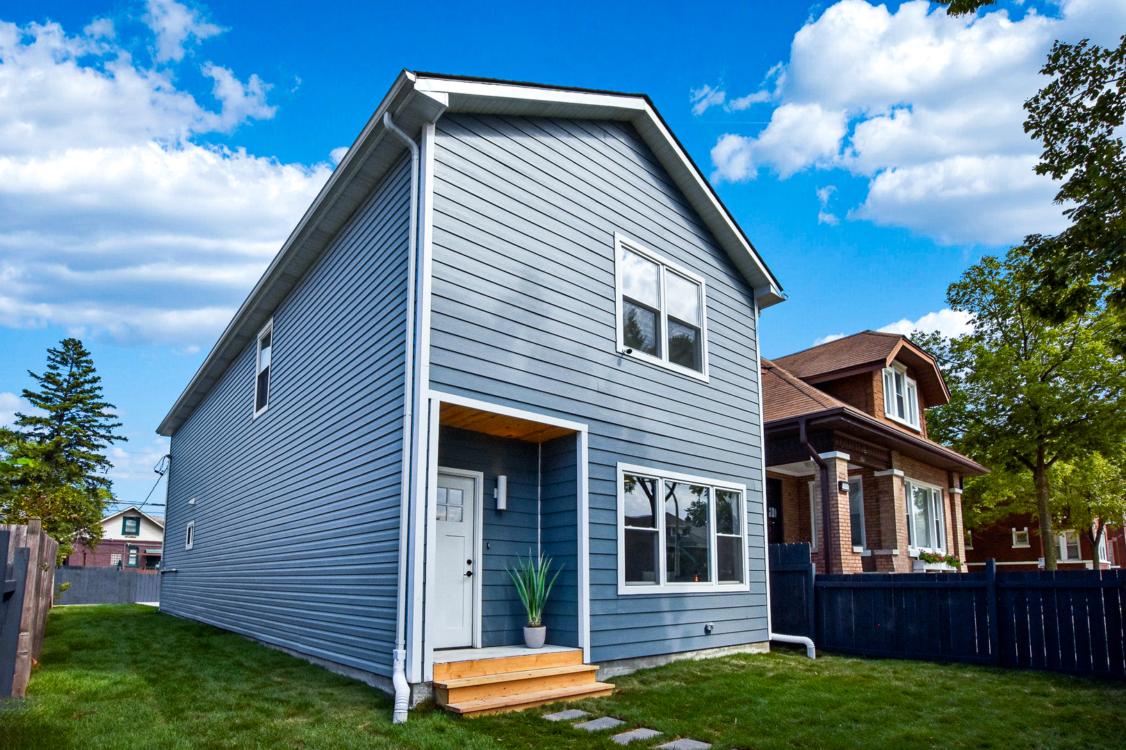 a view of house with backyard