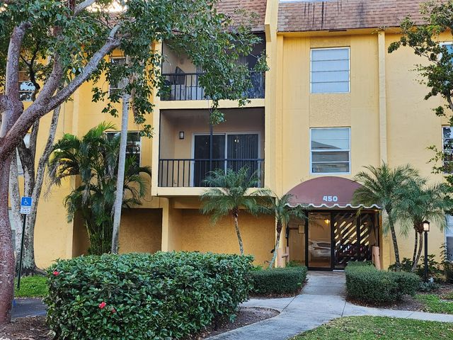 $230,000 | 450 Northwest 20th Street, Unit 3040 | Boca Raton Hills