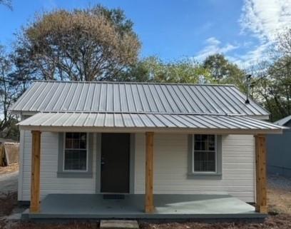 a front view of a house with garage