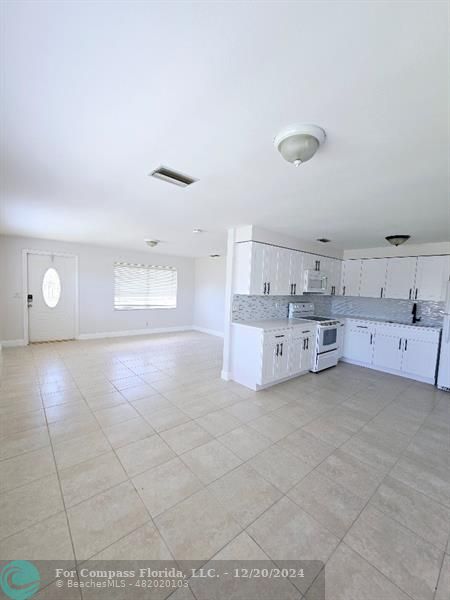 New Laminate Flooring / New Kitchen