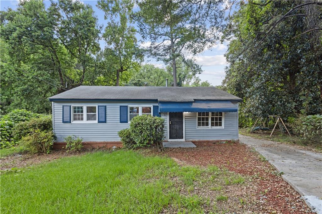 a view of a house with yard and tree s