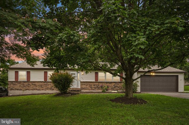 $325,000 | 426 Carriage Drive | Coopersburg