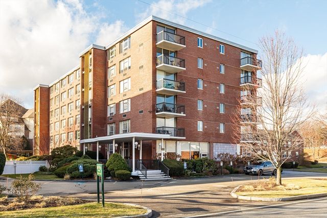 $600,000 | 20 Hammond Pond Parkway, Unit 14 | Chestnut Hill