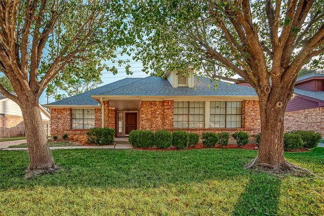 $450,000 | 2810 Pineleaf Drive | Sugar Land