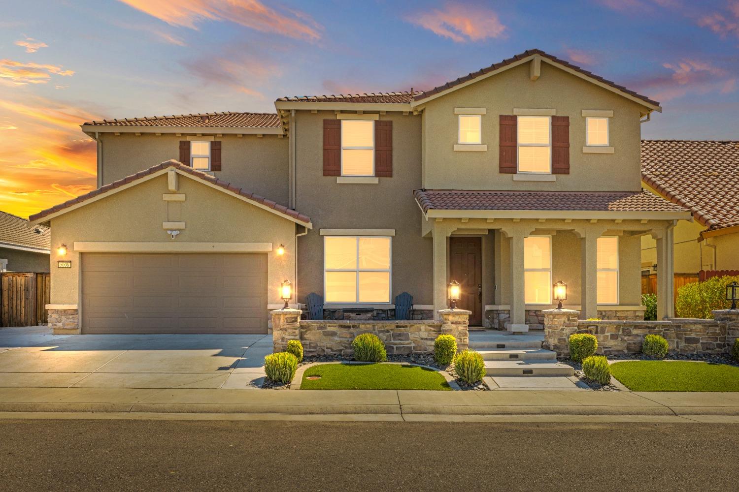 a view of a house with a outdoor space