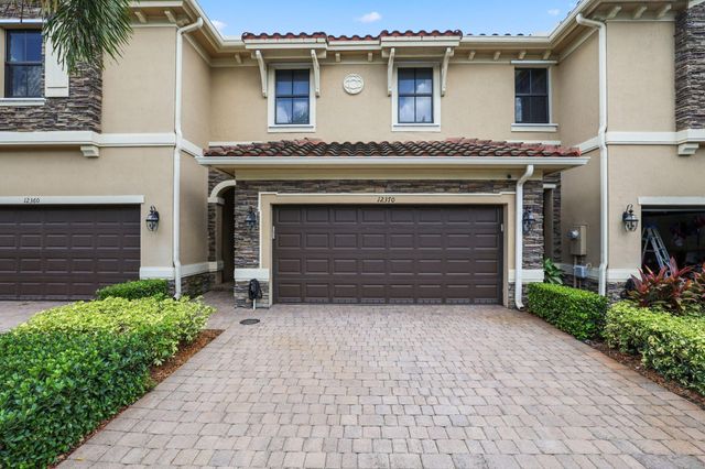 $649,000 | 12370 North Village Circle | Davie