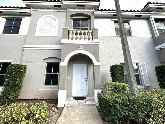 $2,500 | 4967 Southwest 140th Terrace, Unit 5 | Vizcaya