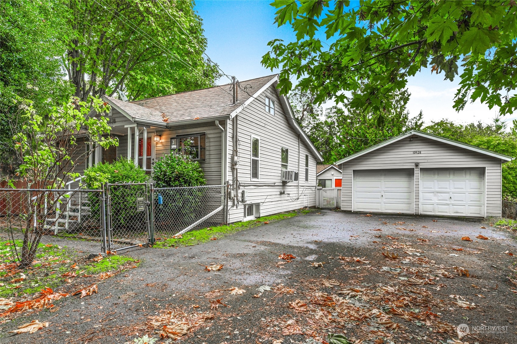 a view of a house with a yard and plants