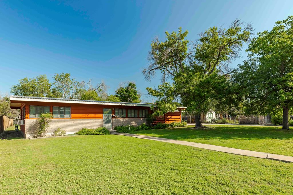 a view of a house with a yard