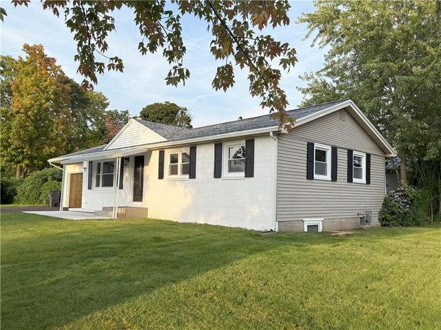 $229,900 | 32 Fleetwood Drive | East Irondequoit