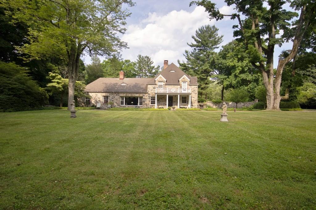 a view of a house with a big yard