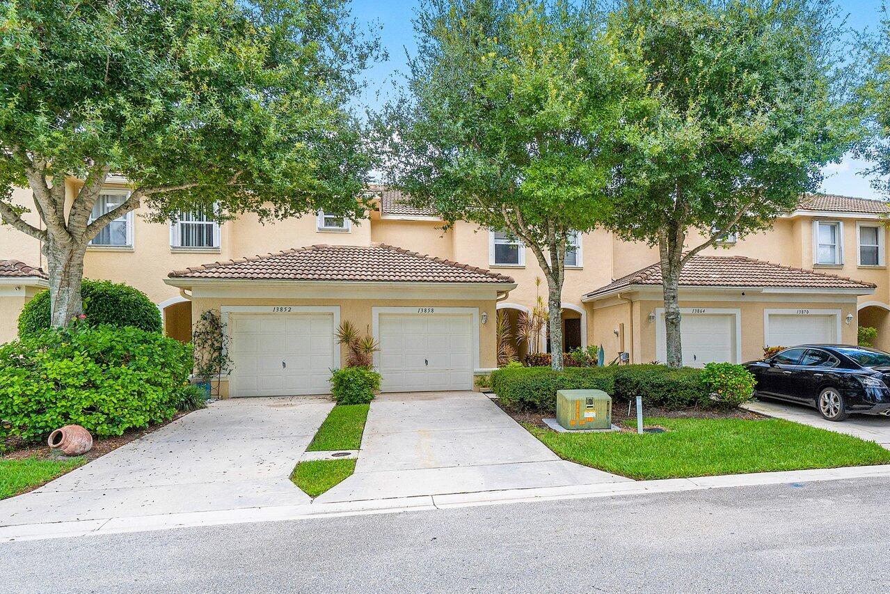 001-13858CrestonPlace-Wellington-FL-3341