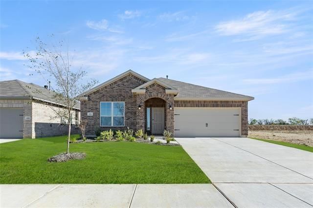 $354,900 | 416 Comanche Drive | Cleburne