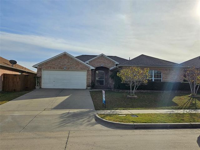 $369,000 | 1912 Lennox Lane | Southeast Arlington