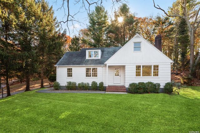 $769,000 | 226 Landing Avenue | Smithtown Hamlet