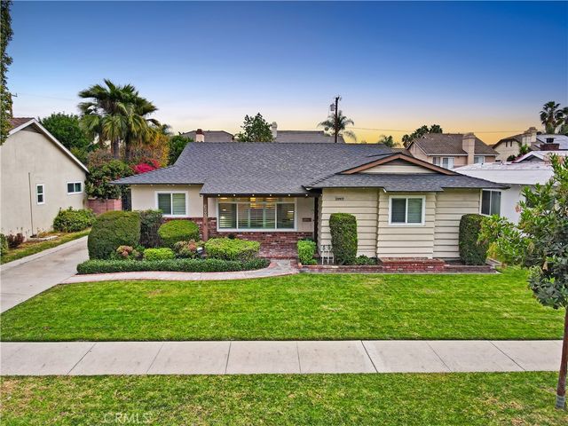 $889,000 | 9006 Tweedy Lane | Northwest Downey