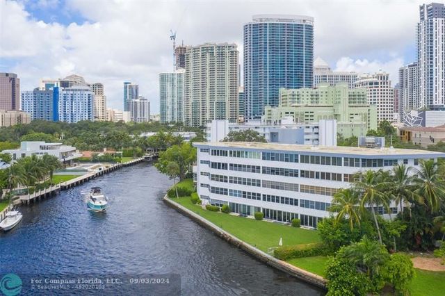 $585,000 | 818 Southeast 4th Street, Unit 404 | Colee Hammock