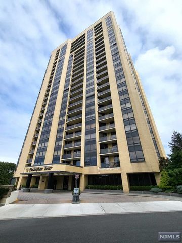 $595,000 | 800 Palisade Avenue, Unit 902 | Kensington