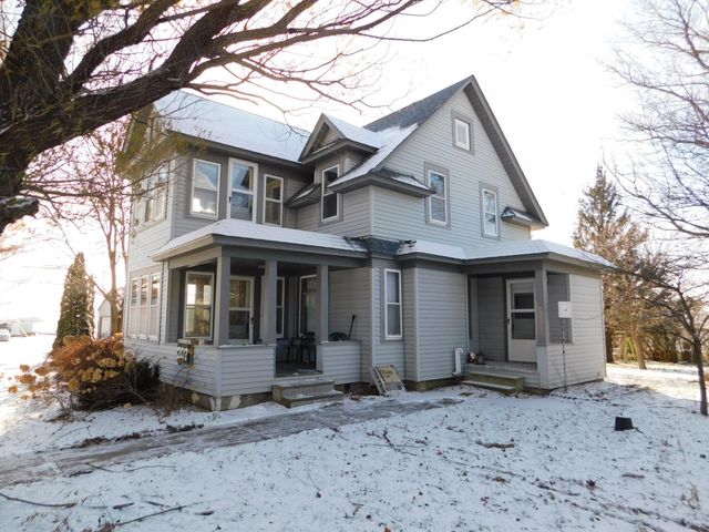 $240,000 | 207 South Lake Street | Belview