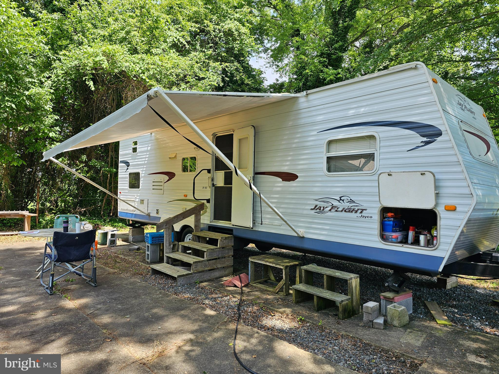 a view of house with a outdoor seating