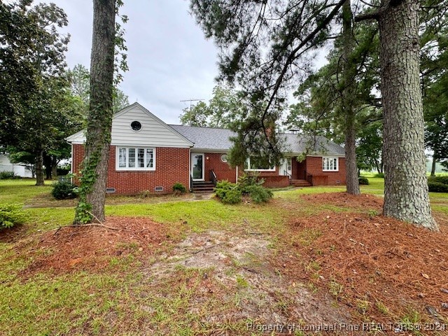 a view of a house with yard and tree s