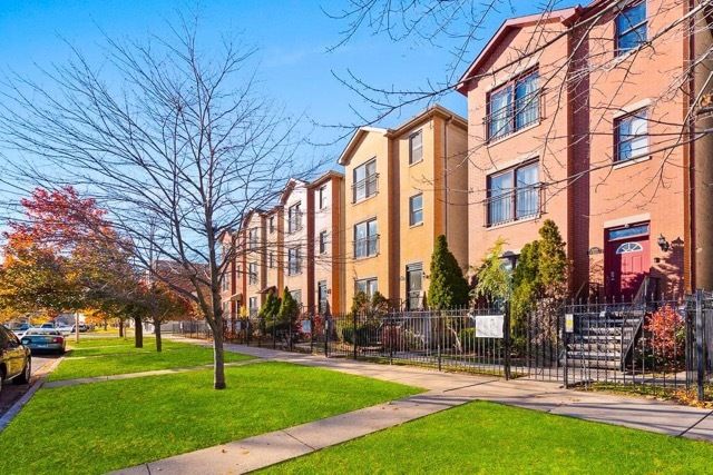 $1,250,000 | 5852 South Prairie Avenue | Washington Park