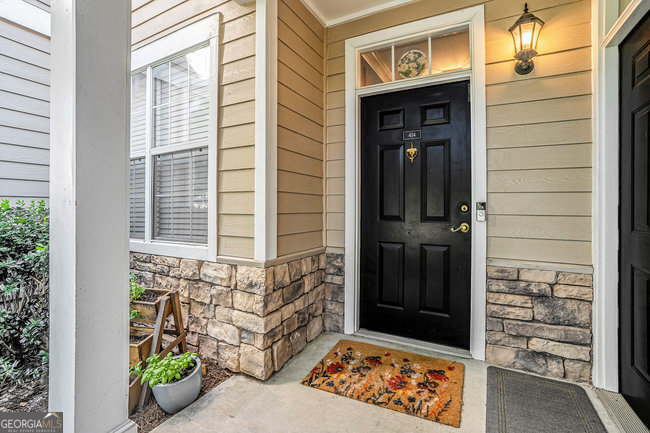 a view of entryway door front of house