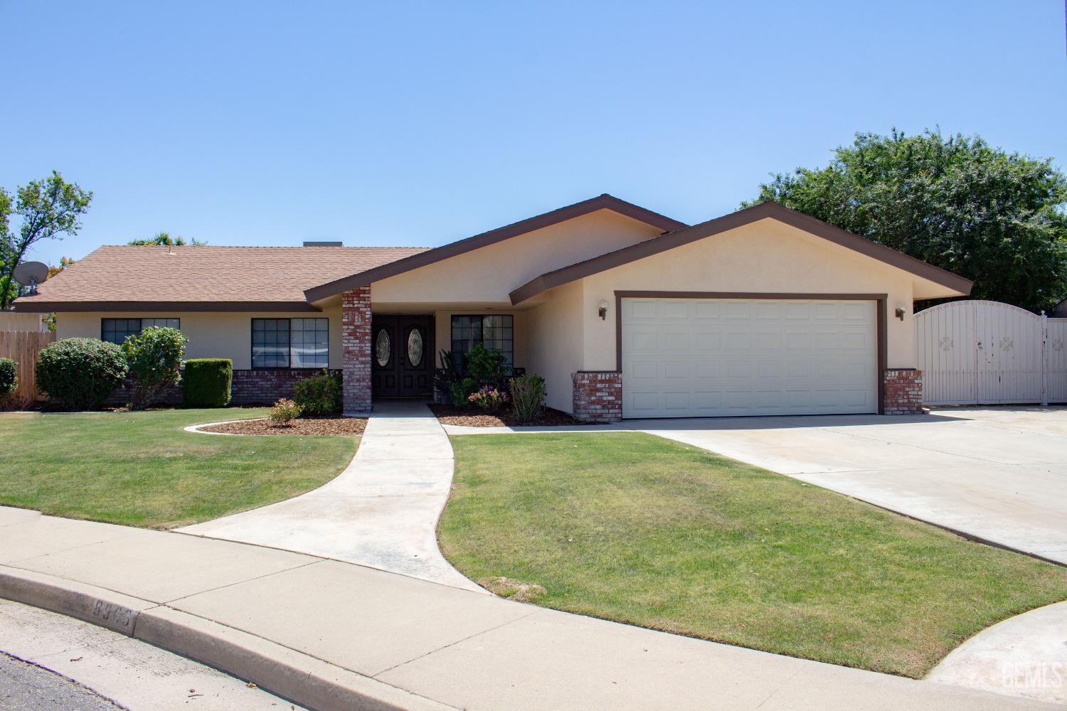 a view of a house with a yard and garage