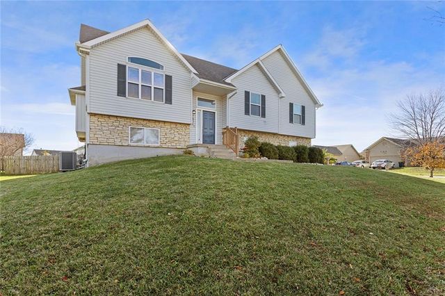 $355,000 | 7801 Northeast 109th Terrace | Brooke Ridge