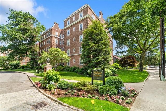 $965,000 | 9 Midland Gardens, Unit 4B | Bronxville