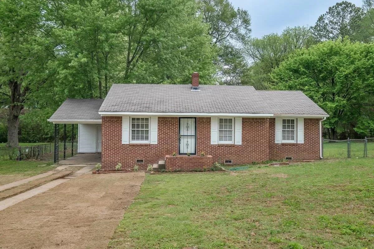 Ranch-style home with a carport and a front yard