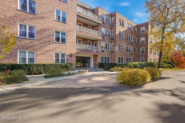 $499,000 | 2 Putnam Hill Road, Unit 4D | Central Greenwich