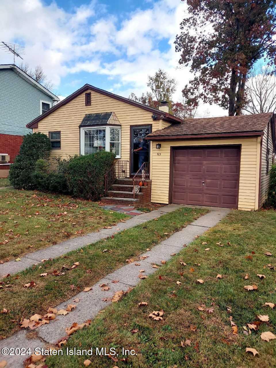 a front view of house with yard